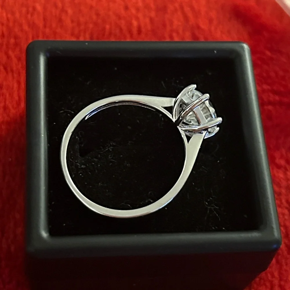 Luxury 2.0 CT Moissanite solitaire ring size 9‎